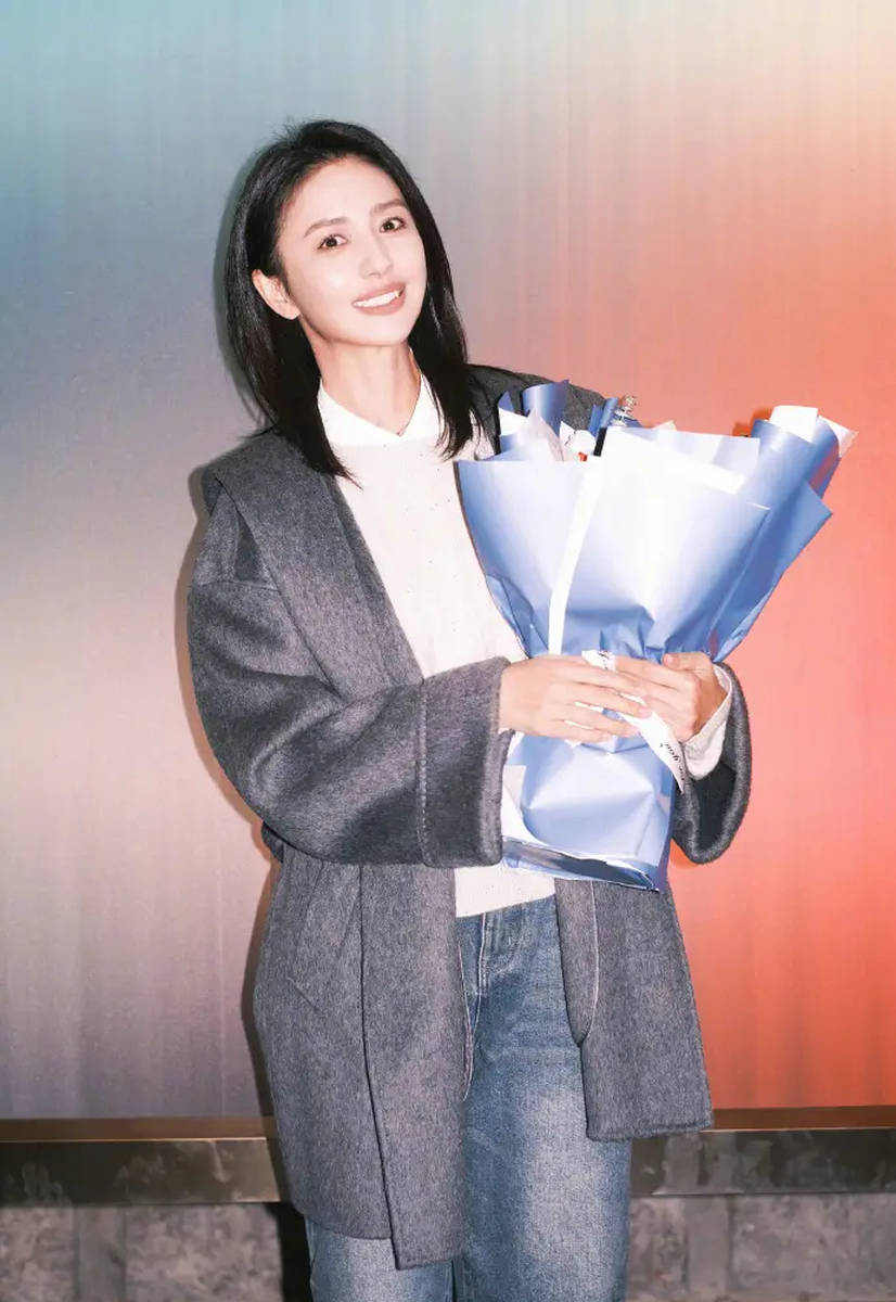 佟丽娅与小酒窝同框画面养眼 与董璇合影颜值能打